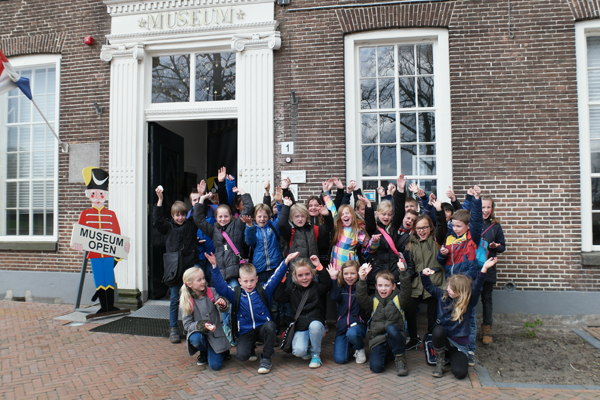 schoolklas-tinnen-figuren-museum-ommen-ntfm-iw